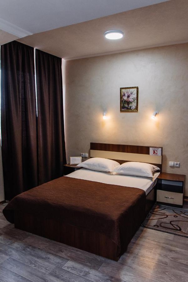 Гостинний Двір "Марія" Hotel Kirovograd Exterior foto